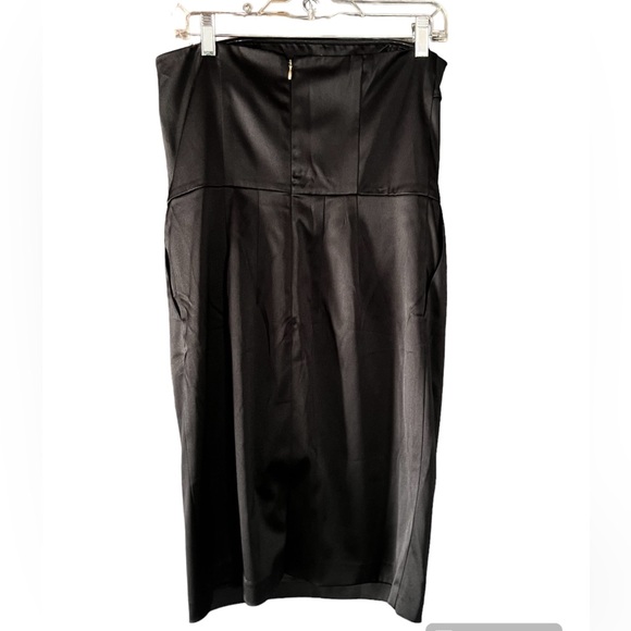 Express Black Satin Strapless Dress (NWT)
Cocktail Mini Sheath 10 Party New Year - Picture 4 of 5